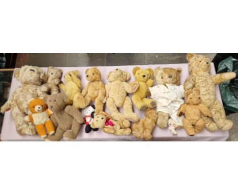 15 vintage teddy bears including Merrythought, Chad Valley, growler bear, etc. 