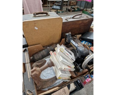 A group of vintage items to include a Singer sewing machine, typewriter with spare reels, projector &amp; cobblers last. 