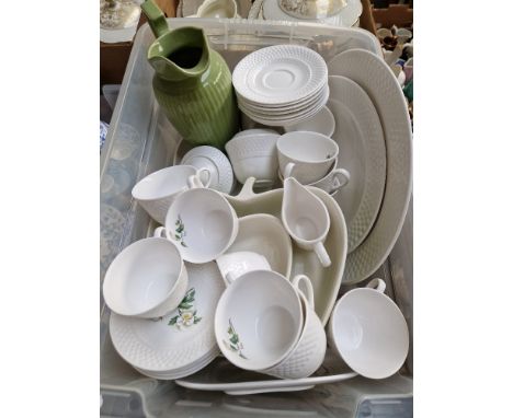 Spode Virginia/Mansard dinner ware &amp; 3 Laura Ashley items(2 x applae dishes &amp; jug).