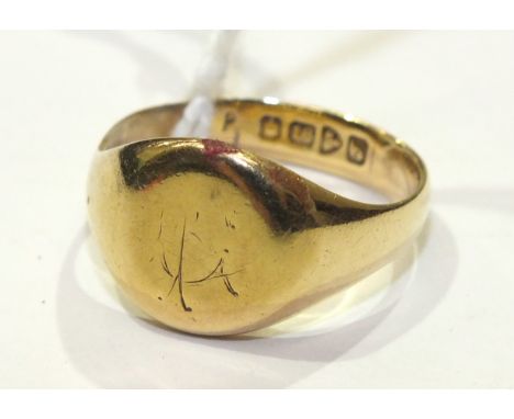 An 18ct gold signet ring, size O, 6.1g. 