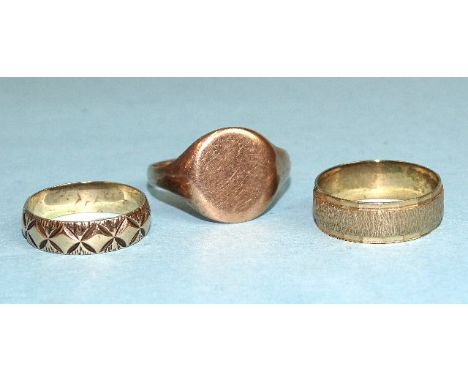 A 9ct rose gold signet ring, size S and two 9ct gold wedding bands, sizes K and L, 7.6g, (3). 