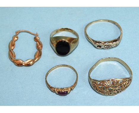 A small 9ct gold signet ring set onyx plaque, size E, three other 9ct gold rings and a single 9ct gold earring, gross weight 