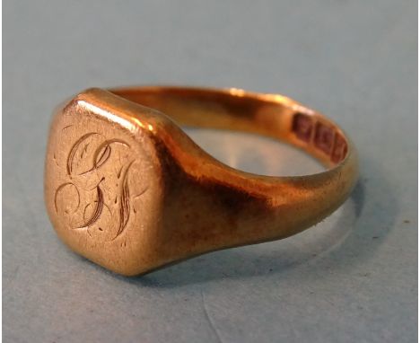 A small 18ct gold signet ring, size H, 3.8g. 