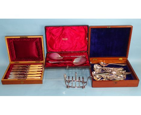 A Victorian pair of cased silver-plated mother-of-pearl shell oyster serving spoons, 25cm long, by James Dixon, Reg. no.17629