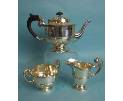 An Edwardian three-piece tea service, comprising a teapot of circular form, sugar basin and milk jug, Chester (date letter ru