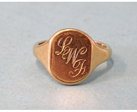 An 18ct gold signet ring with initials LWF, size S, 8.5g. 