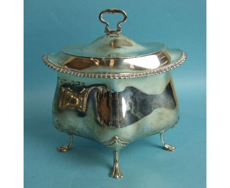 A quatrefoil-shaped tea caddy on four cloven feet, with hinged lid, 14cm wide, 12cm high, Birmingham 1907, maker's marks rubb