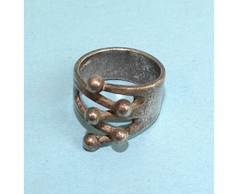 A Norwegian Modernist silver 'Jester' ring, c1960s, by Anna Greta Eker, stamped AGE Sterling 925 Norway, adjustable size, app