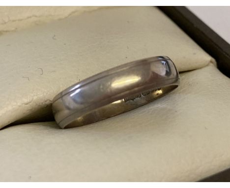 A 9ct white gold wedding band with hallmarks to inside band. Ring size K. Total weight approx. 1.4g.