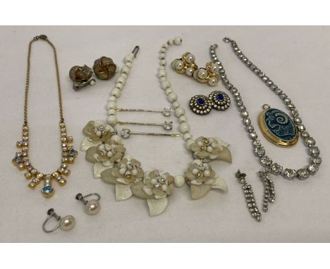 A small collection of vintage jewellery to include silver faux pearl screw back earrings. Lot also includes a pair of silver 