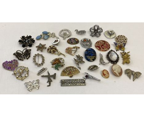 A collection of 35 vintage and modern brooches and scarf clips in varying conditions. To include: animals, insects, floral an