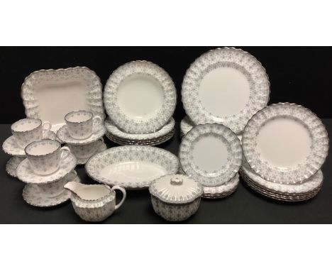 A Spode Fleur de Lys pattern dinner and coffee service, for six 