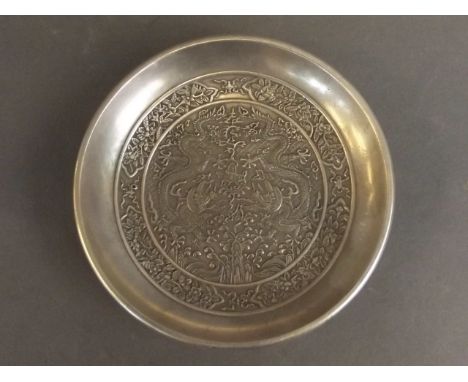 A Chinese silvered metal trinket dish with relief twin dragon decoration, 4 character mark to base, 5" diameter 