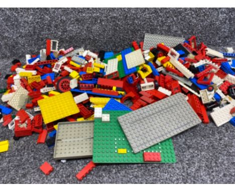 2x tubs full of miscellaneous pieces of Vintage Lego