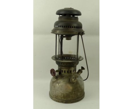 An Optimus 300 vintage paraffin lamp, with glass shade, 40cm high. 