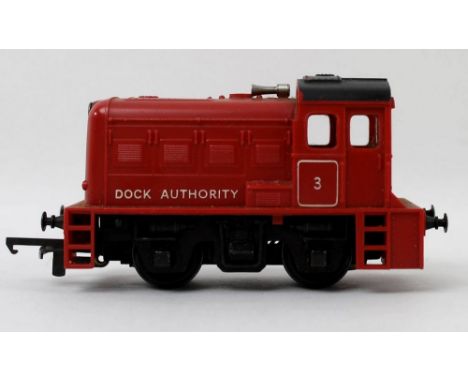 A quantity of Hornby Triang dublo gauge including a Dock Authority red engine, Pullman restaurant car No 79, British Railways