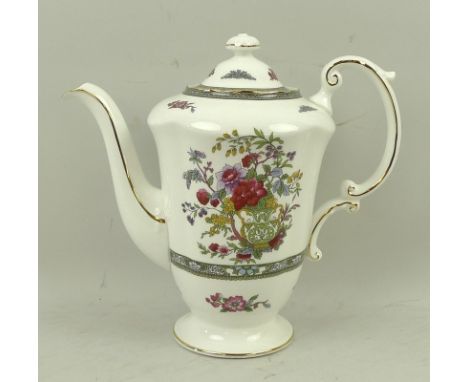 A Paragon porcelain part dinner and tea service decorated in the 'Tree of Kashmir' pattern, comprising oval meat platter, pai