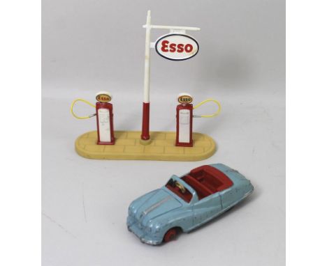 A collection of Dinky toys including a 781 Esso petrol station, a 692 Medium Gun, a 260 Royal Mail Van, and a 621 3-Ton army 