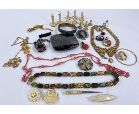 A selection of vintage and antique jewellery to include a ......cigarette case 