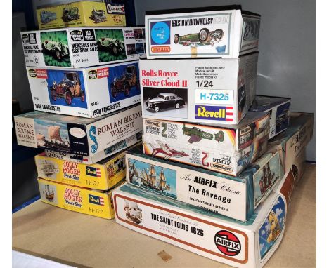 A selection of various boxed vintage plastic model kits etc 