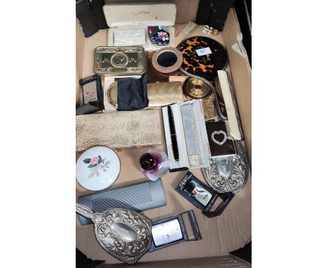 A selection of collectors items and bric-a-brac:&nbsp; dressing table mirrors; vintage Parker pen; cigarette lighters; compac