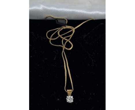 A pendant set single rounded rectangular diamond on fine yellow metal chain, stamped '750', 4.8 gm 