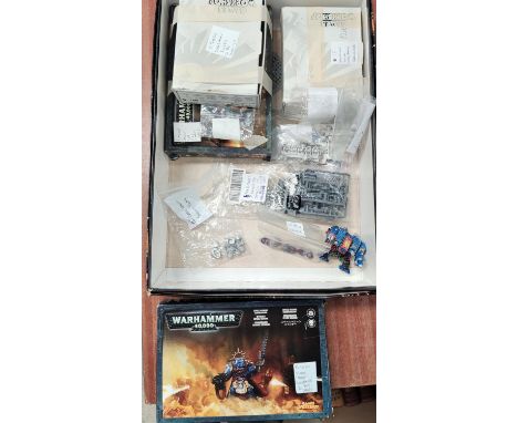 Games Workshop Citadel Miniatures for Warhammer 40,000 - a selection of various Space Marines models mostly on sprues includi
