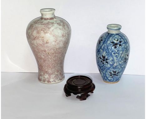 A Chinese porcelain ovoid snuff bottle decorated in red and blue, 6.5cm, hardwood stand and a similar miniature vase, 8cm (bo