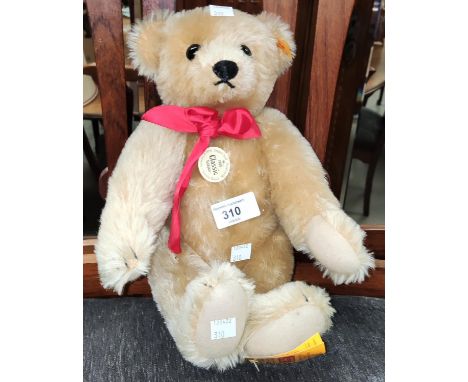 A Steiff Classic 1909 teddy bear, length 33cm 