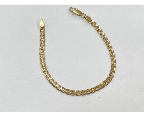 A yellow metal chain bracelet formed from flattened curb links, stamped 750, 6.5gm 