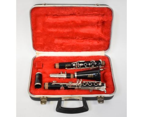 BOOSEY &amp; HAWKES OF LONDON; a vintage 1960s Regent cased clarinet, serial no.374526 (1963-1964), five pieces, in a hard ca
