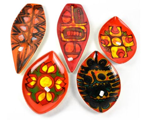POOLE; two spear dishes, length 43cm, and three teardrop dishes, length 30cm, in the 'Atlantis', 'Delphis' and other patterns