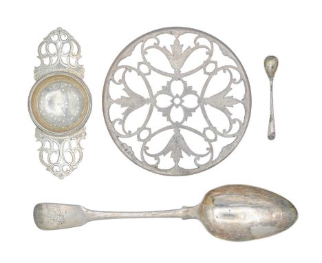 A selection of silver items. To include a George IV fiddle pattern table spoon by Robert Essex, London 1825, length 22cm; a G