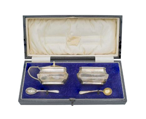 A George V silver cruet set by Deakin & Francis Ltd, within fitted box. Comprising hinge lidded mustard pot, open salt, with 