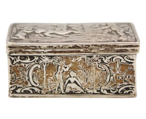 An early 20th-century Dutch import silver hinge lidded trinket box by Barr, Moering & Co. The hinge lid repousse decorated wi