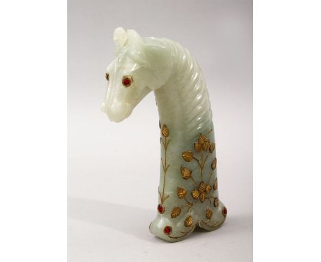 A FINE QUALITY EARLY 20TH CENTURY INDIAN MUGHAL HORSE CARVED JADE DAGGER KHANJAR HANDLE,the unusual carved horse bust handle 