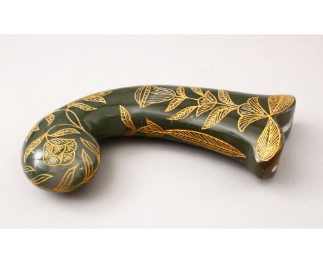 A GOOD EARLY 20TH CENTURY INDIAN MUGHAL CARVED JADE DAGGER KHANJAR HANDLE,the unusual carved handle with incised and gilded f