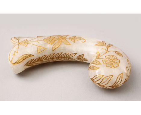 A GOOD EARLY 20TH CENTURY INDIAN MUGHAL CARVED JADE DAGGER KHANJAR HANDLE,the unusual carved handle with incised gilded flora