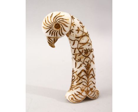 A GOOD EARLY 20TH CENTURY INDIAN MUGHAL CARVED JADE DAGGER KHANJAR BIRD HANDLE,the unusual carved bird form handle with incis