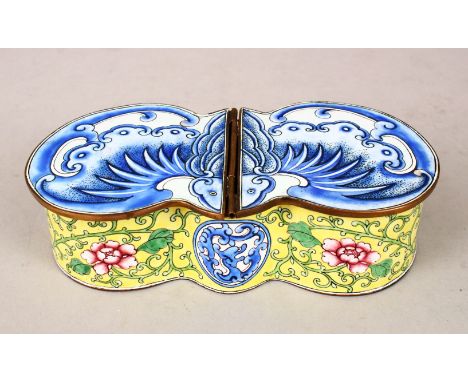 A GOOD 19TH / 20TH CENTURY CHINESE CANTON ENAMEL HINGED &amp; LIDDED BOX IN THE FORM OF A BAT, with formal scrolling foliage 