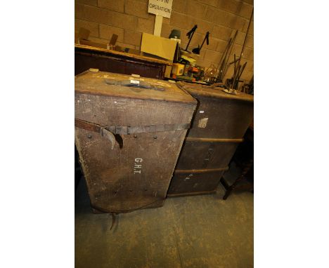 Canvas and leather ribbed travel trunk