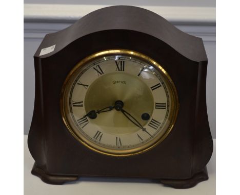 A Smiths Art Deco bakelite mantel clock