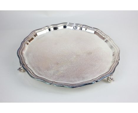 A modern silver salver with piecrust border, on three scroll feet, maker Viner's, Sheffield 1962, 16oz, 26cm