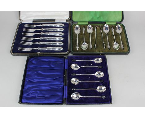 A cased set of six George V silver bean handled coffee spoons, maker Mappin & Webb, Sheffield, 1922, together with a set of s