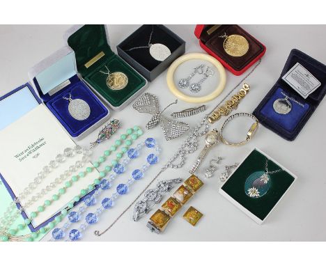 Six silver limited edition pieces by Franklin Mint, and a small quantity of costume jewellery 