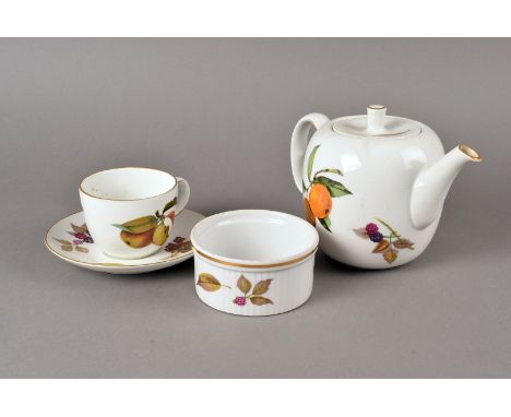 A Royal Worcester Evesham pattern part tea service,  also in the lot various items of oven and dinner ware, all Evesham (30+ 