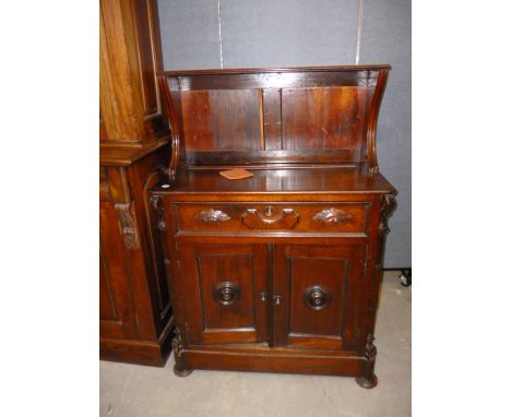 A small Edwardian mahogany chiffonier, with shelf gallery above a single frieze drawer and two door cupboard base 115 cm H 