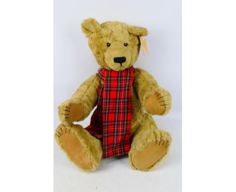 Lexie Haworth, Bears of Haworth Cottage - A large fully jointed bear designed by Lexie Haworth (australia) (LH025) approx 58 