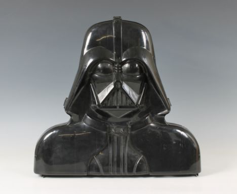 STARWARS Vintage original Darth Vader collectors case complete with action figures and labels. '80s Darth Vader collectors ca