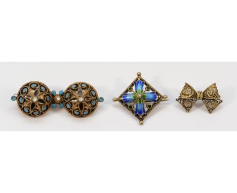 Three silver and enamel filigree brooches, largest 50mm, 15g